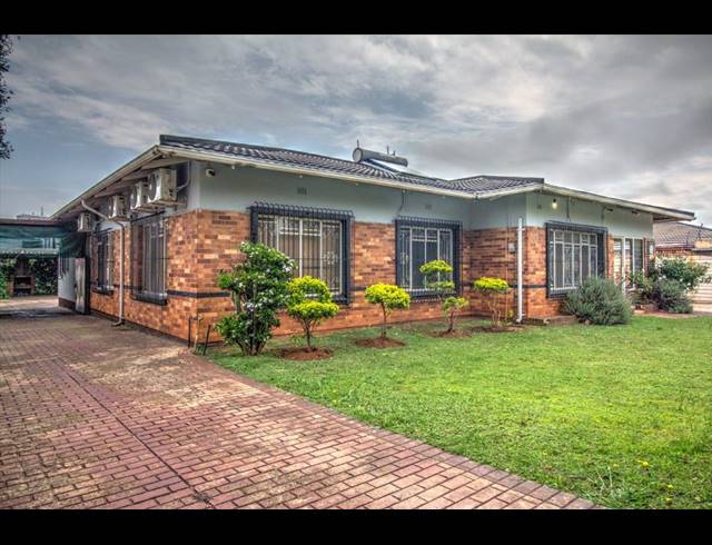 9 BEDROOM FREESTANDING FOR SALE IN KEMPTON PARK EXT 2